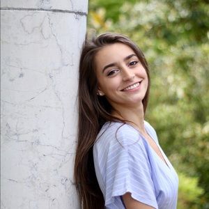 Meet your Posher, Danielle